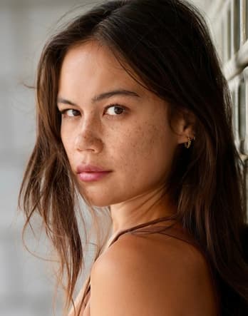 Bella — before/after portrait, Skin · Glow